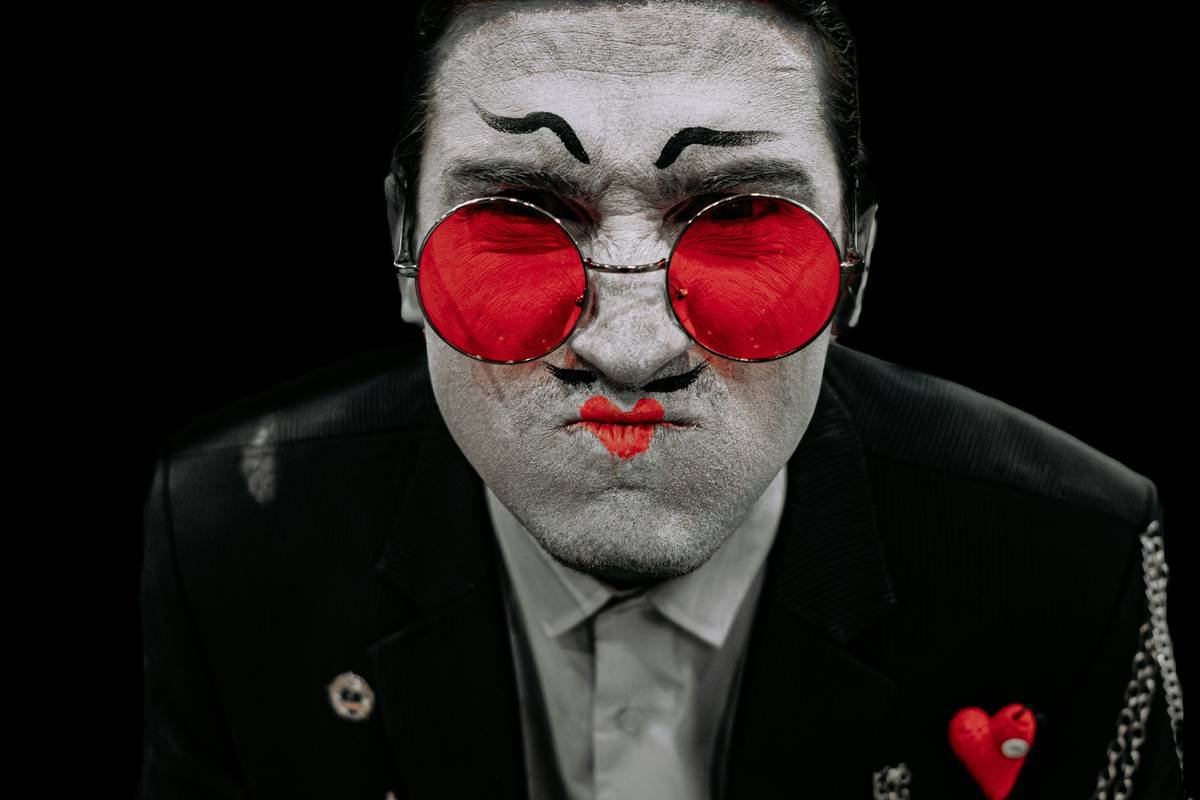 Stage Makeup for Lighting: Why Your Costume Looks Washed Out Under Spotlights (And How to Fix It)