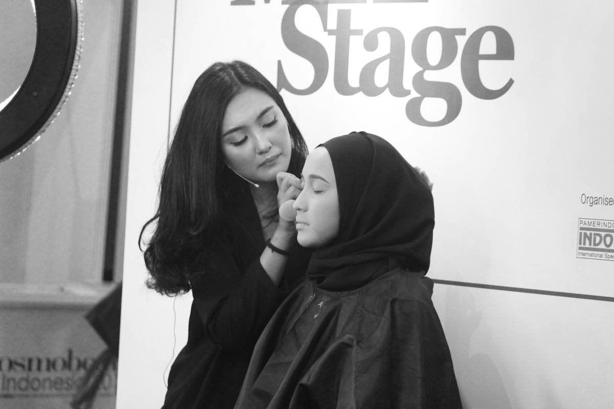 Stage Makeup for Long Wear: The Performer’s Secret to Flawless, All-Day Coverage